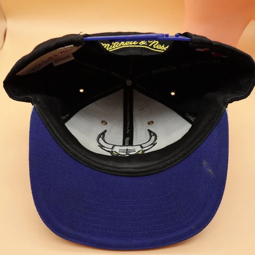Chicago Bulls Hat Cap Snap Back Black Blue NBA Basketball Mens Mitchell & Ness